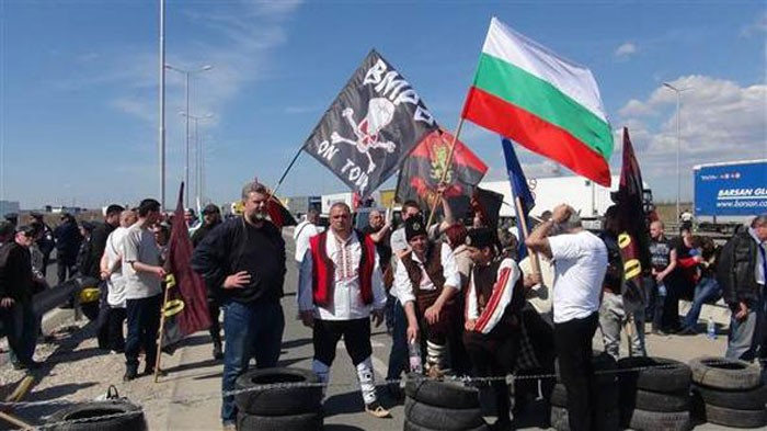 Bulgarlar Türkler gelmesin diye yol kesti