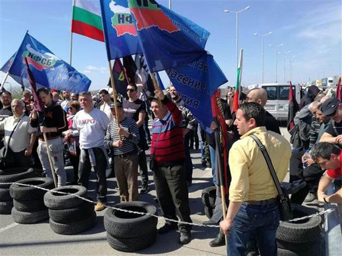 Bulgarlar Türkler gelmesin diye yol kesti