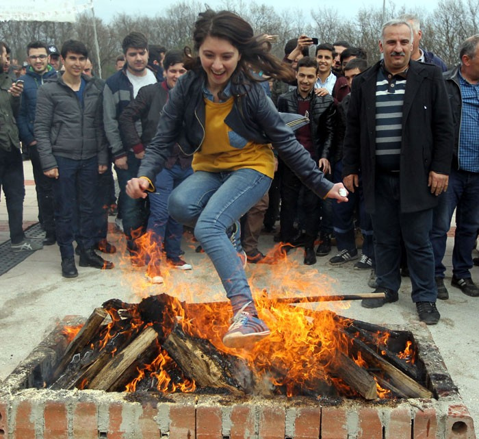 Nevruzda neden ateşten atlanır Türk mü Kürt mü...