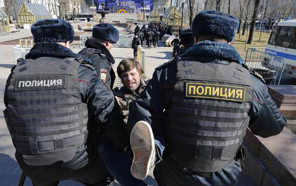 Rusya'da ortalık karıştı 130 gözaltı