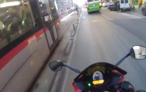 Kayseri'de tramvaya kafa tutan motosikletli