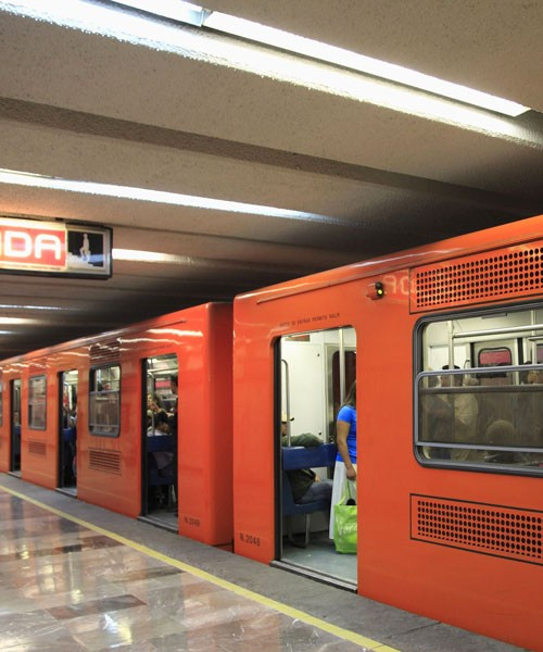 Metrolara 'Penisli koltuk' koydular! Dünya bunu da gördü