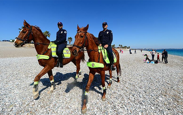 Antalya sahillerinin güvenliği atlı polislere emanet