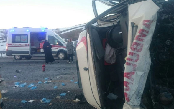 Ambulansla kamyonet çarpıştı: Ölenler ve yaralananlar var