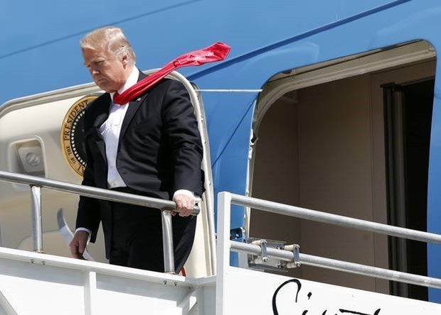 Trump'un kravatı dalga konusu oldu