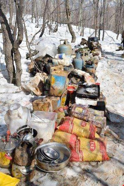 PKK'nın 4 odalı mağarasından çıkanlara bakın