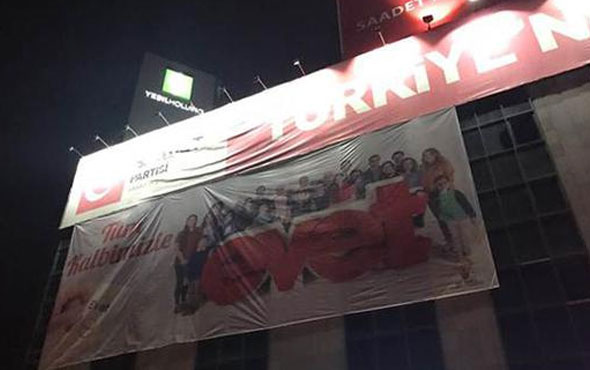 Saadet Partisi binasında 'evet' pankartı astılar