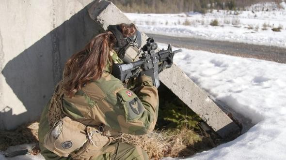 Norveç'in kadın askerlerine bakın onlara avcı diyorlar