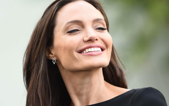 Angelina Jolie'nin rüya gibi yeni evine bakın, mükemmel!