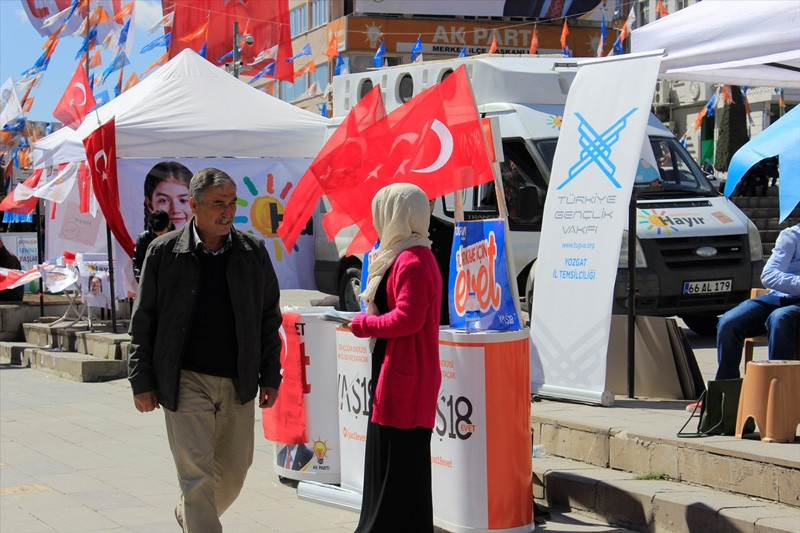 'Evet'çiler ve 'Hayır'cılar aynı meydan da karşı karşıya geldi ve...