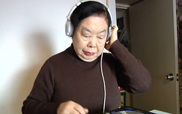 82 yaşındaki kadın DJ