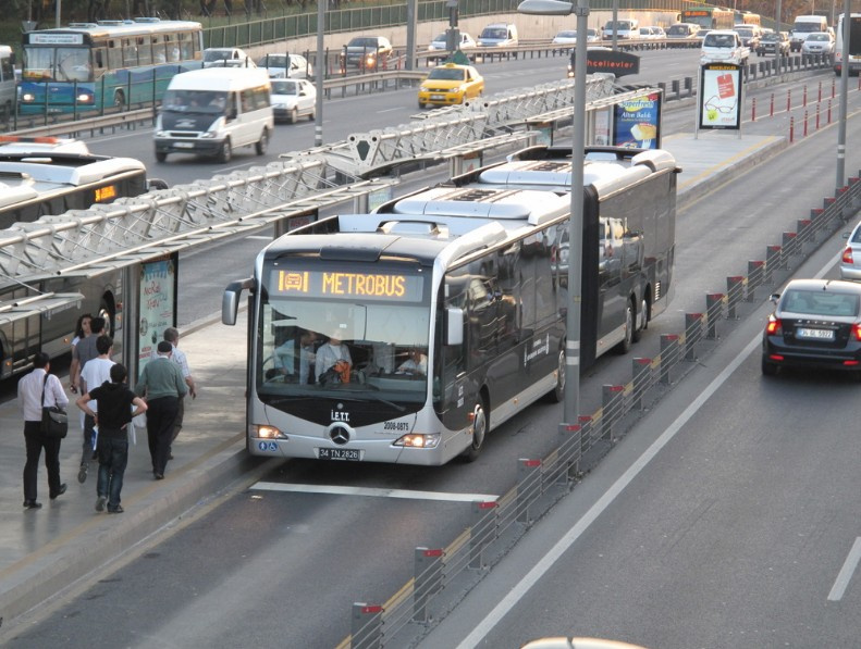 Metrobüs kazalarına yeni önlem bu bariyer yoldan çıkarmayacak