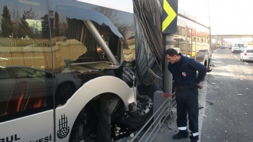 Metrobüs kazalarına yeni önlem bu bariyer yoldan çıkarmayacak