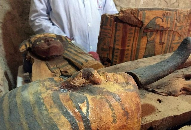 Mısır'da topraktan tarih çıkıyor! 3500 yıllık mumya böyle bulundu