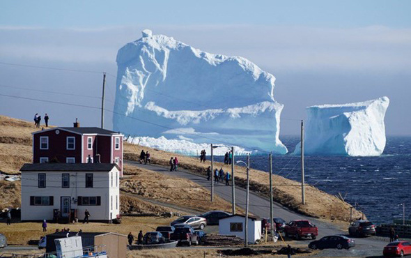 Yüzen buz dağları turizmi patlattı