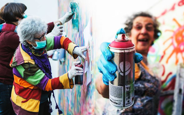 Grafitici yaşlılar çetesi Portekiz'e kök söktürüyor!