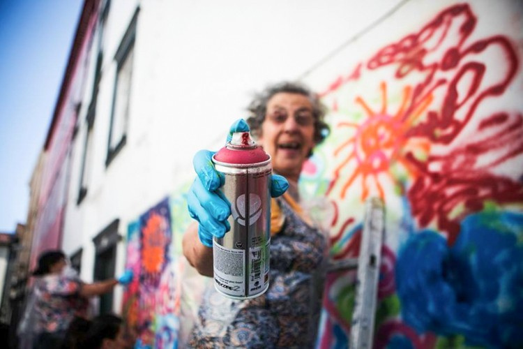 Grafitici yaşlılar çetesi Portekiz'e kök söktürüyor!