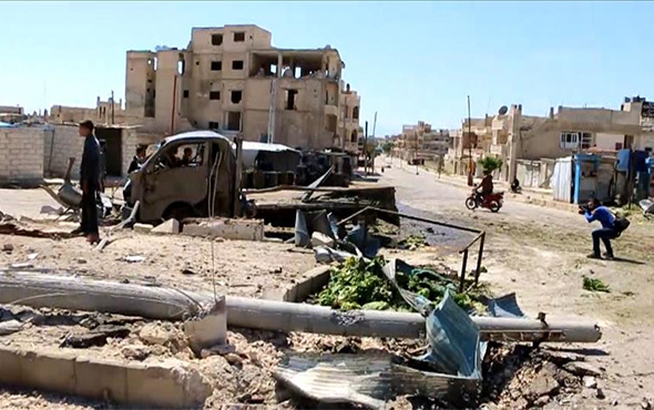 Suriye'de Han Şeyhun'a hava saldırısı