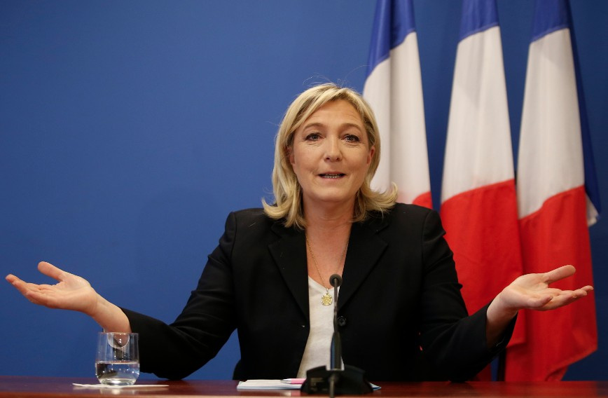 Marine Le Pen'in annesi Playboy'a soyunmuş şok kareler