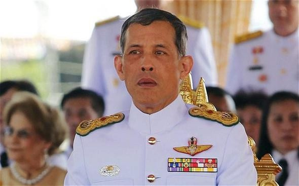 Tayland Kralı'nın giydiği kıyafete bakın olay oldu