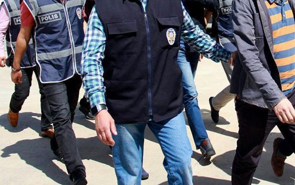 İzmir'de FETÖ operasyonu: Polisler gözaltında...