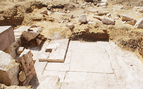 Mısır'da gizemli bir piramide ait kalıntı bulundu