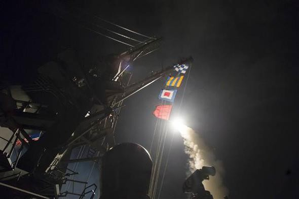 ABD savaş gemileri Suriye'yi işte böyle vurdu ilk görüntüler
