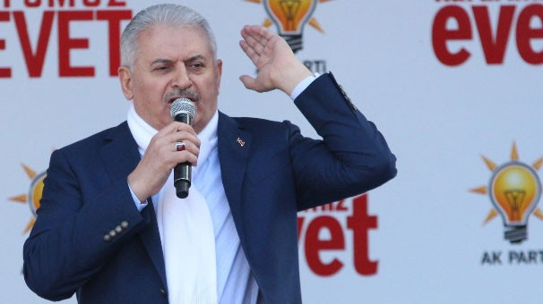 Ahmet Hakan'dan liderlere referandum karnesi