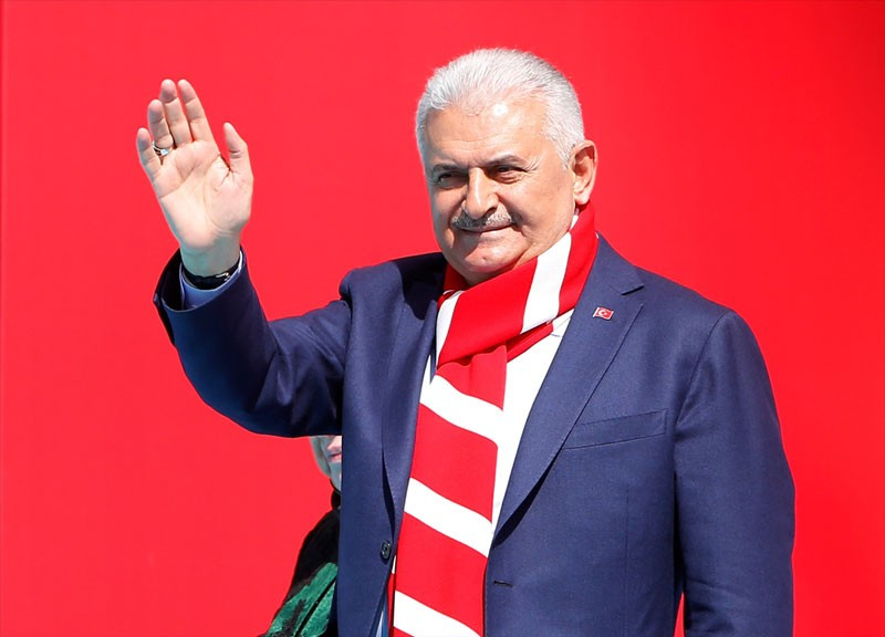 Erdoğan ve Yıldırım İzmir Gündoğan'ı kırmızı beyaza bürüdü