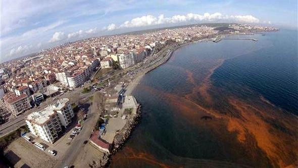 Marmara Denizi turuncuya boyandı