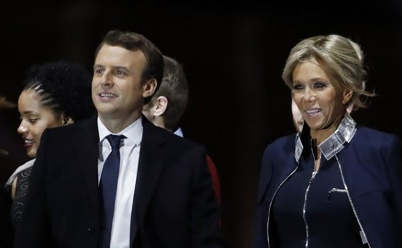 Fransa'nın 65'lik first ladysi estetik yığını çıktı!