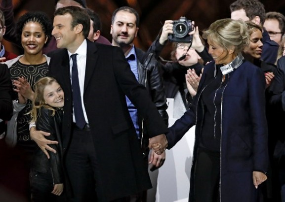 Fransa'nın 65'lik first ladysi estetik yığını çıktı!