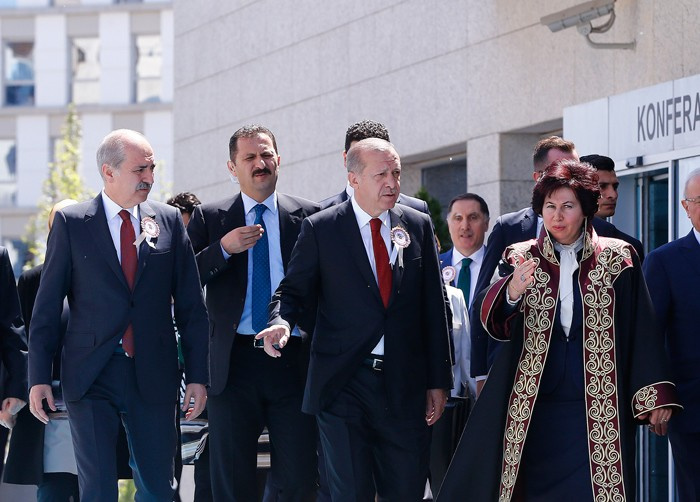 Erdoğan ve Kılıçdaroğlu böyle tokalaştı