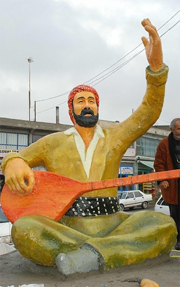 Şanlıurfa'daki Şivan Perwer heykeline PKK saldırısı