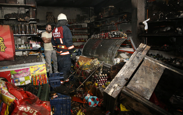 Bağcılar'da market alev alev yandı