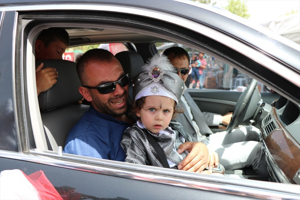 Vatandaşlar şehidin oğlunun düğününe akın etti! Gözyaşları sel oldu