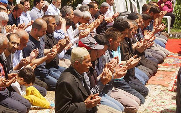 Ankaralı turşu üreticileri yağmur duasında