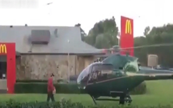 Yemek siparişini almaya helikopterle gitti
