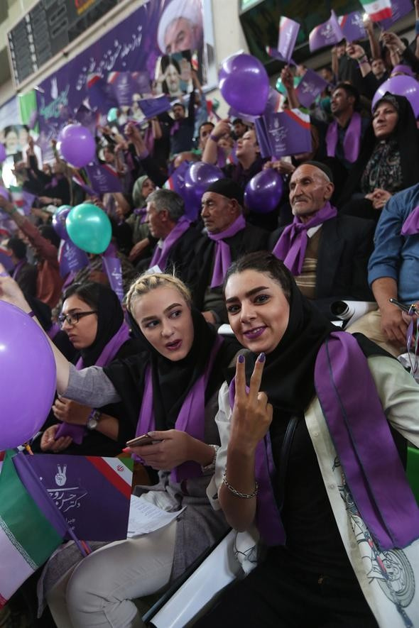 İranlı kadınlar yasak dinlemedi