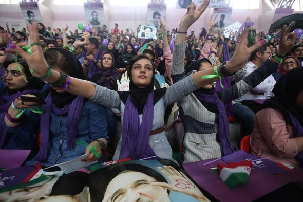 İranlı kadınlar yasak dinlemedi