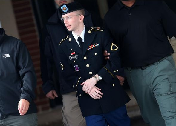 Wikileaks'e belge sızdırmıştı Manning ilk kez yüzünü gösterdi