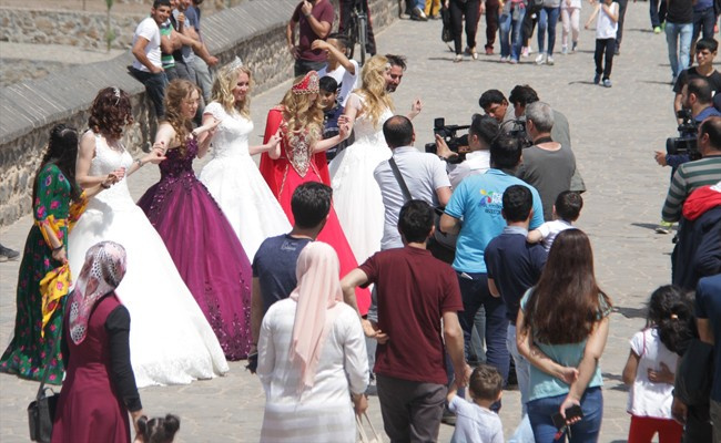 Rus mankenler Diyarbakır'da