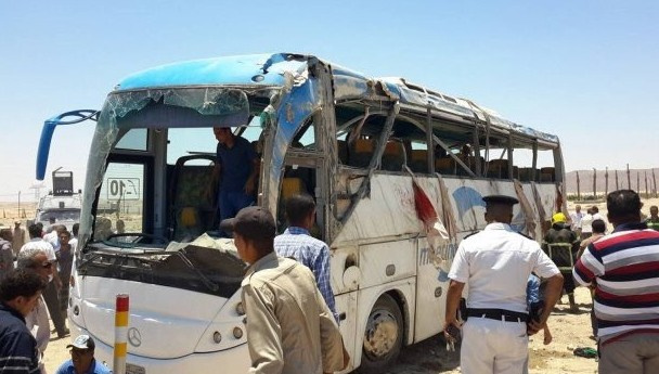 Mısır'da Hristiyanları taşıyan otobüse saldırı ilk görüntüler