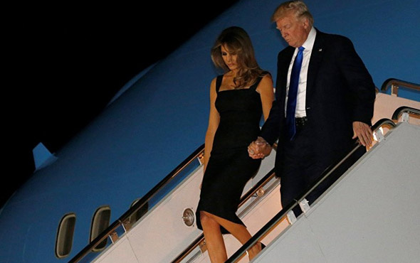 Donald Trump Melania'nın elini bu sefer tuttu