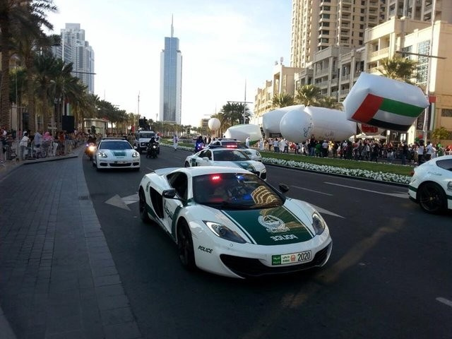 Dubai polisinin kullandığı arabaya bakın dünyanın en hızlısı!