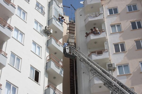 Mersin’de halat koptu, işçiler mahsur kaldı