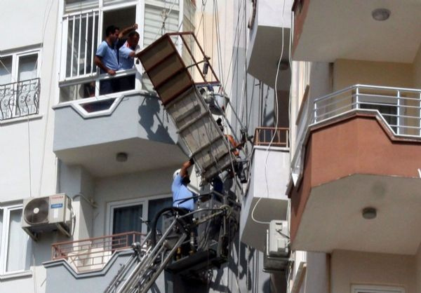 Mersin’de halat koptu, işçiler mahsur kaldı