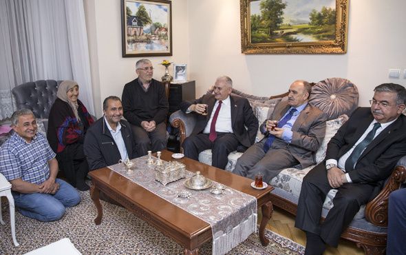 Başbakan Yıldırım'dan teravih sonrası ev ziyareti