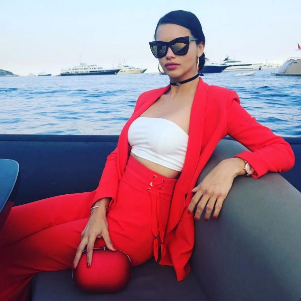 Herkes merak etti Adriana Lima açıkladı : 'Evet evlendim...'