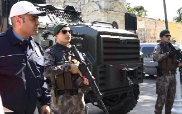 İstanbul'da 1500 polisle dev operasyon giriş ve çıkışlar tuttuldu